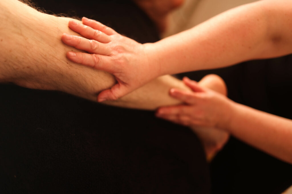 Pratique du massage tantrique et cachemirien pour le lâcher-prise près de Lille chez En Corps d'Âme